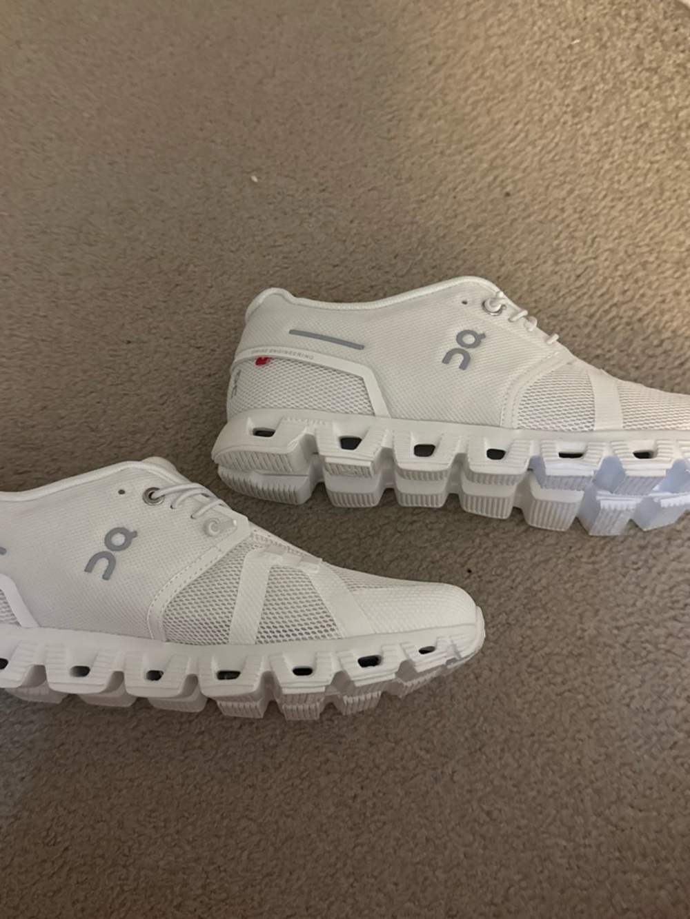 On Cloud LMK IF U HAVE A SIZE 9 bc these are size 8.5 - Picture 3 of 4